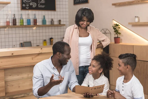 African-american family in cafe — Stock Photo