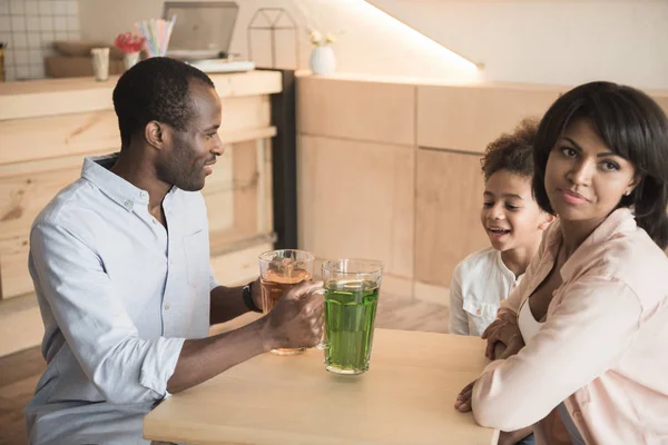 African-american family in cafe — Stock Photo