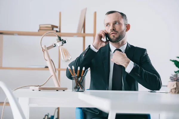 Businessman talking by phone — Stock Photo