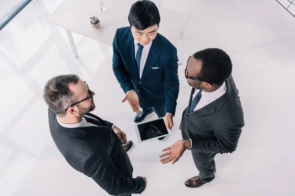 Multiethic businessmen having conversation — Stock Photo