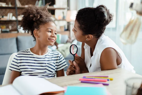 Mom and daughter smiling at each other — Stock Photo