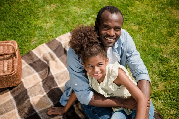 Padre e hija afroamericanos - foto de stock