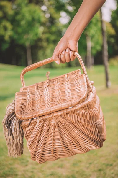 Wicker picnic basket — Stock Photo