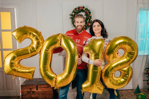 Couple with new year balloons — Stock Photo