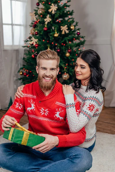 Happy couple celebrating christmas — Stock Photo