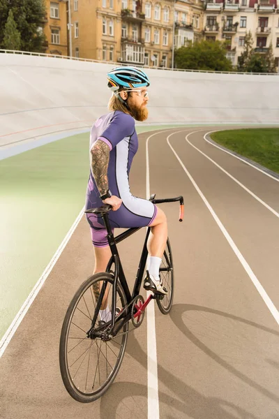Cycliste sur piste cyclable — Photo de stock