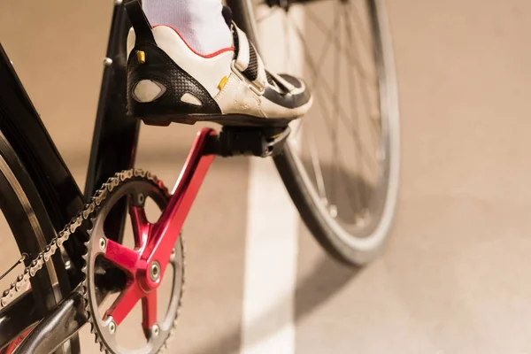 Cyclist riding bicycle on cycle race track — Stock Photo