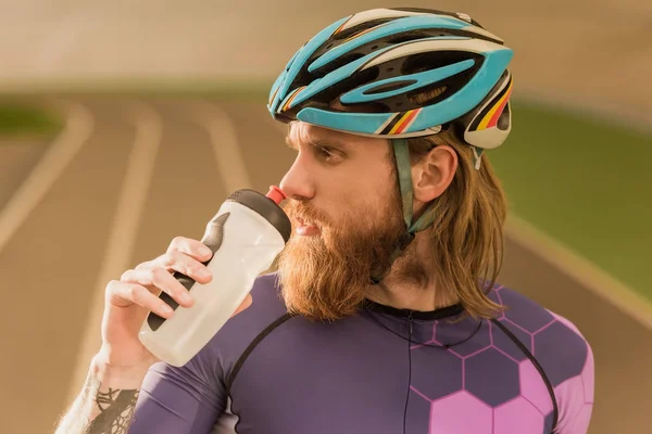 Cyclist drinking water — Stock Photo