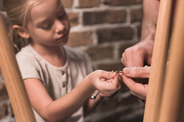 Father and daughter repairing table — Stock Photo