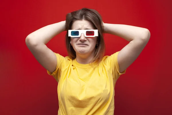 Sad young girl in 3d glasses watching a movie melodrama and crying — Stockfoto