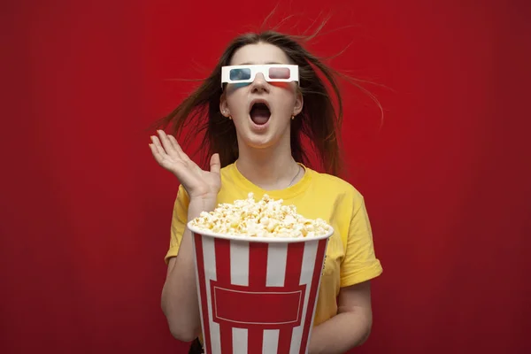Funny Young Girl Student Watching Movie Glasses Screaming Red Background — ストック写真
