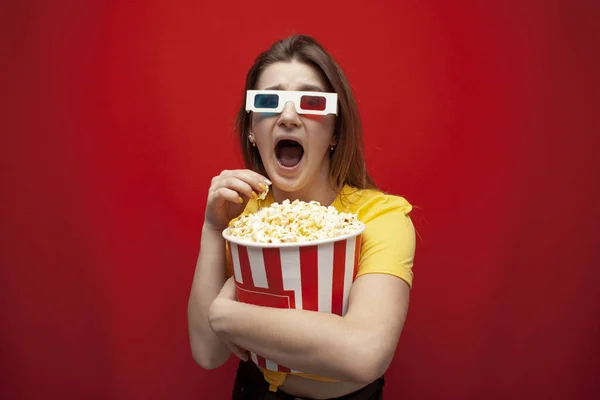 Beautiful Young Emotional Girl Glasses Eats Popcorn Watches Movie Screams — Stock Photo, Image