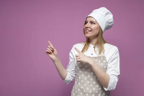 Bela Menina Alegre Cozinheiro Uniforme Avental Mostra Dedos Lugar Para — Fotografia de Stock