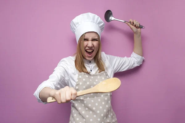 Jong Boos Meisje Kok Keuken Kleding Houdt Soep Lepel Hand — Stockfoto