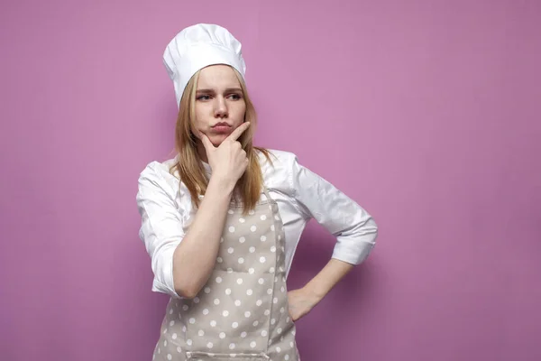 Doordachte Mooie Meisje Kok Keuken Kleding Denkt Een Idee Een — Stockfoto