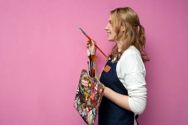 Young Happy Girl Artist Holds Drawing Equipment Draws Brush Pink — Stock Photo, Image