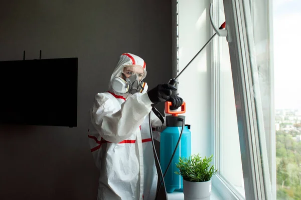 Désinfection Coronavirus Intérieur Maison Désinfecteur Hazmat Nettoie Appartement Des Virus — Photo