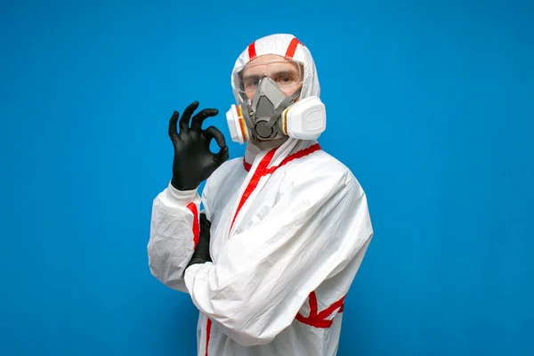 Coronavirus Pandemic Disinfection Worker Protective Suit Respirator Shows Sign Virologist — Stock Photo, Image