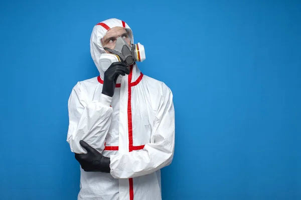 Epidemiologist Chemical Protective Suit Thinks Looks Copyspace Blue Isolated Background — Stock Photo, Image