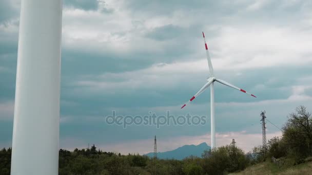 Rüzgar türbinleri, alternatif enerji — Stok video