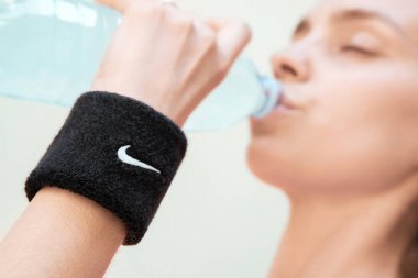 Kadın içecekler su nike logolu spor