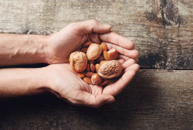 El ile fındık ve badem, sağlıklı gıda
