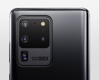 VERONA, ITALY - 01 Mayıs 2020: Yeni fırlatılan Samsung Galaxy S20 5G ultra akıllı telefon editoryal amaçlar için sergilenmektedir. Yüksek çözünürlüklü 3d yorumlama ayrıntısı