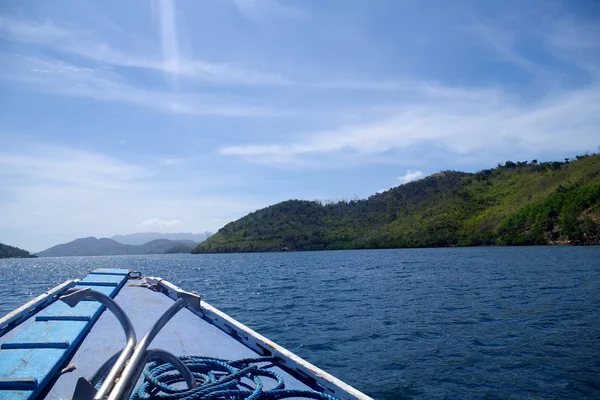 View Boat Travelling Big Forested Island Philippines Archipelago Isle Surrounded — 스톡 사진