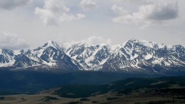 Altay beyaz dağlarında.