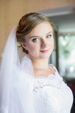 Güzel gelin portre onun yüzüne peçe ile. genç güzel gelin portresi. Düğün.