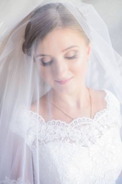 Güzel gelin portre onun yüzüne peçe ile. genç güzel gelin portresi. Düğün.