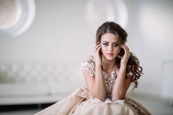 Портрет невесты плачет, печаль, полосы туши салфетки . — стоковое фото