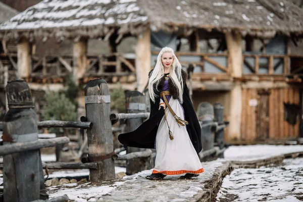 Schöne Mädchen Wikinger — Stockfoto