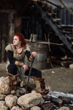 bir Viking kıyafeti, Kızıl saçlı bir kız portresi.