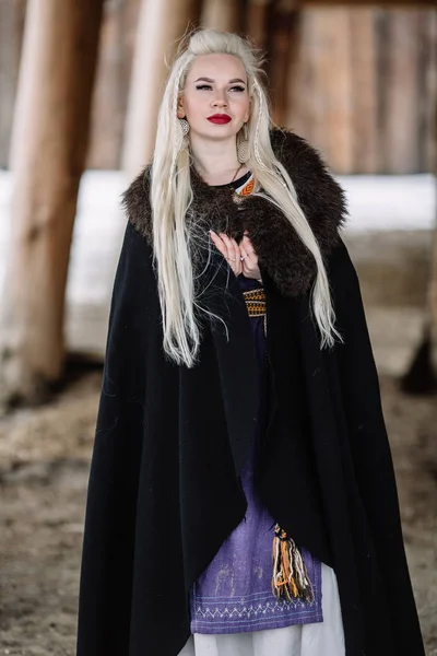 Красива дівчина вікінгів — стокове фото