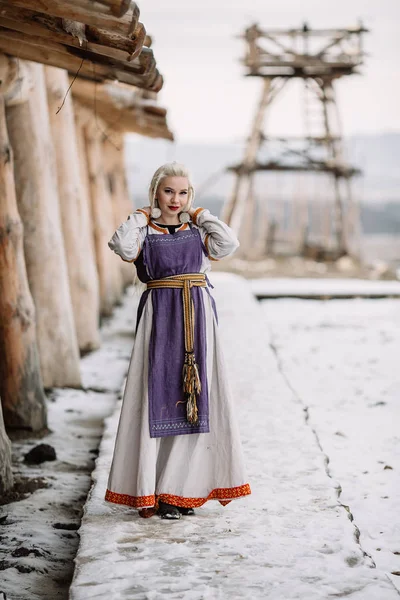 Красива дівчина вікінгів — стокове фото