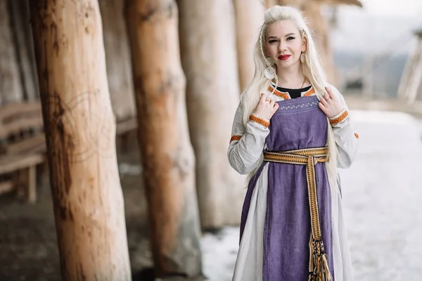 Vacker flicka viking — Stockfoto