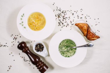 tavuk suyu otlar ile