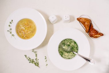 tavuk suyu otlar ile