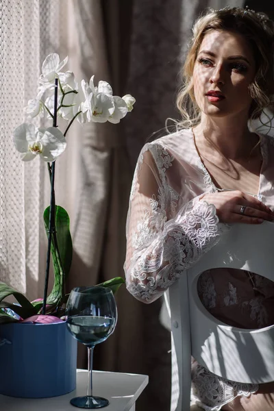 Genç gelin lüks bir boudoir