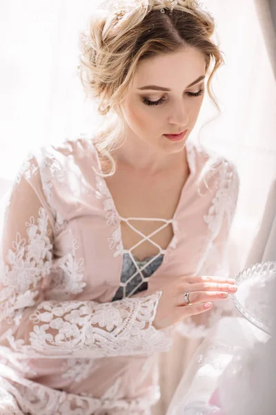 Genç gelin lüks bir boudoir