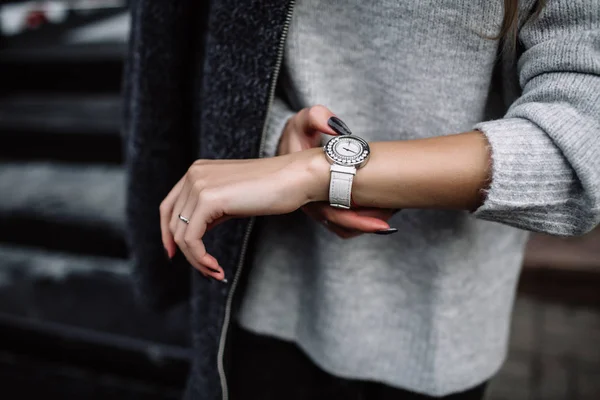 White women's wrist watch on the girl's hand — Stock Photo, Image