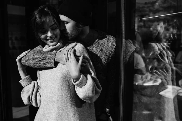 Portrait beautiful couple in stylish clothes in gray tones, city — Stock Photo, Image