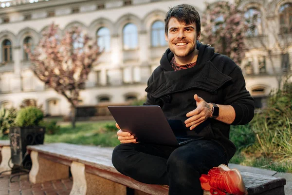 Young Male Working His Laptop Computer City Center Independent Person — Stock Photo, Image