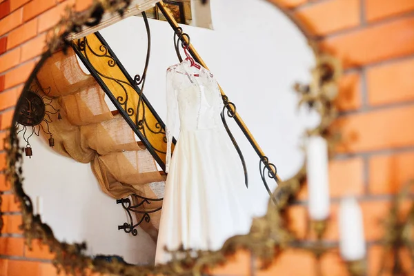 Espejo vestido de novia —  Fotos de Stock