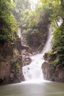 Namtokphlio şelale Chandra Buri içinde