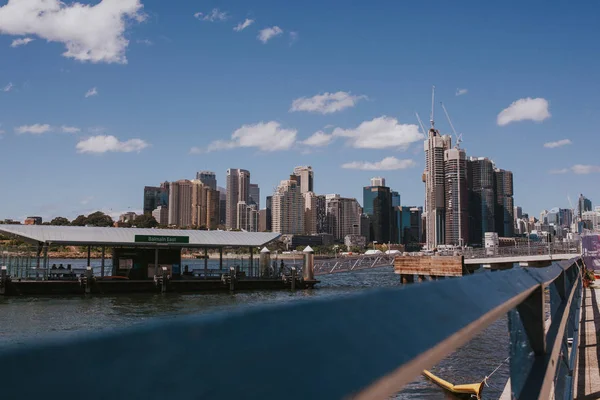 Sydney skyline sur ciel bleu jour — Photo