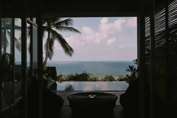 Widok z pokoju na tropikalne spa Resort — Zdjęcie stockowe