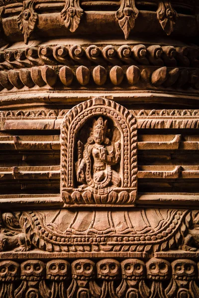 Detail of an ornately carved wooden column of one of the temples — Stock Photo, Image