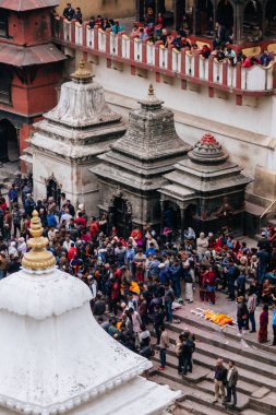 Pashupatinath Tapınağı, Katmandu, cenaze alayı üzerinde 22 Mart 2017